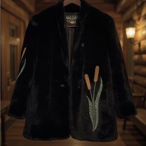 Elegant Black Faux Fur Teddy Jacket with Floral Design-Borg Alaska